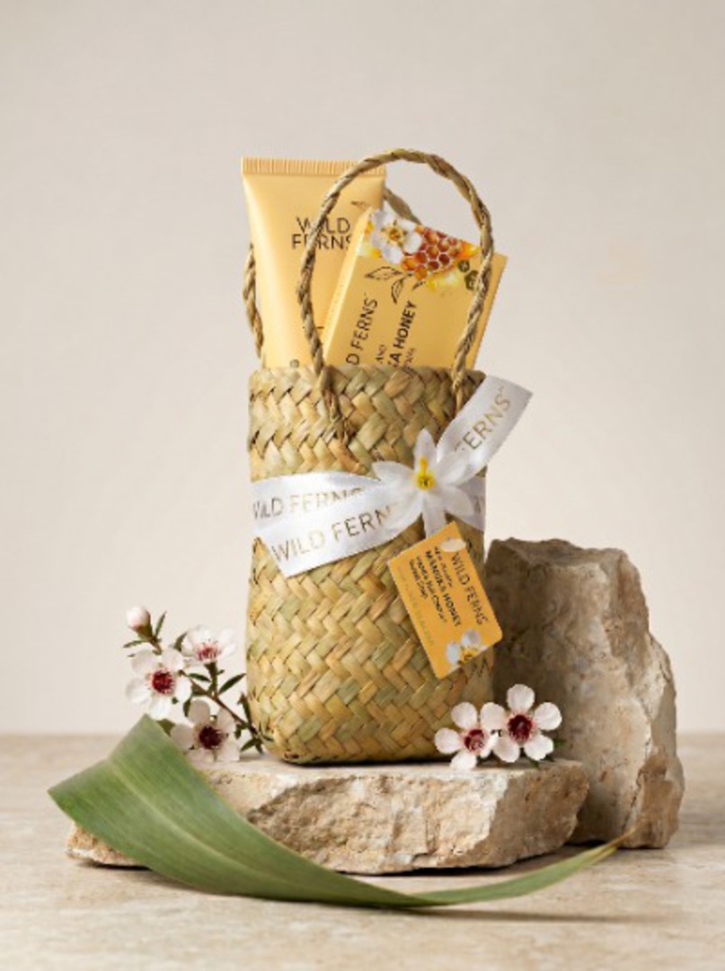 Wild Ferns Woven Basket Manuka Honey image 0
